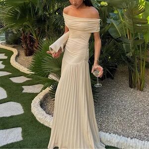 NWT lioness field of dreams oatmeal maxi dress. Size Medim